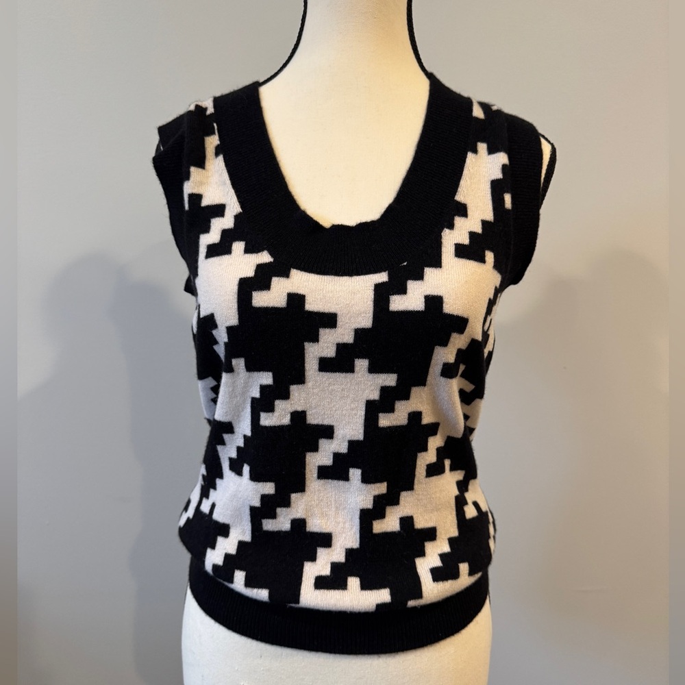 Graphic Houndstooth Knit Vest